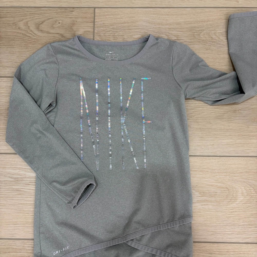 Nike Girls' Gray Long Sleeve Dri-FIT Tee with Holographic Logo. Size 6